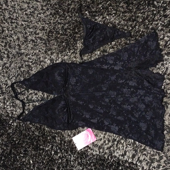 Sexy cinema exoile seductive wear gown and thong set - Picture 1 of 15